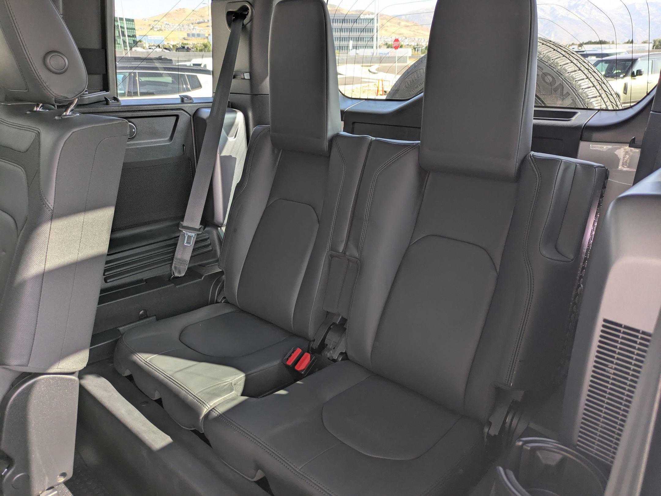 2022 Land Rover Defender 110 X-Dynamic HSE photo 25