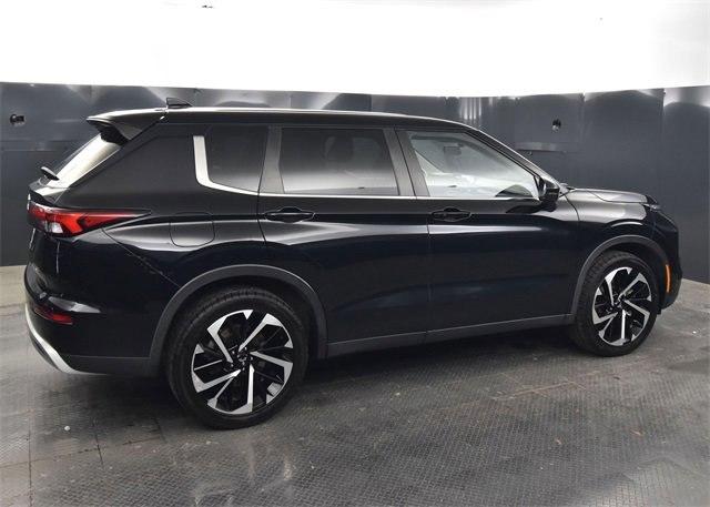 2022 Mitsubishi Outlander SE photo 2