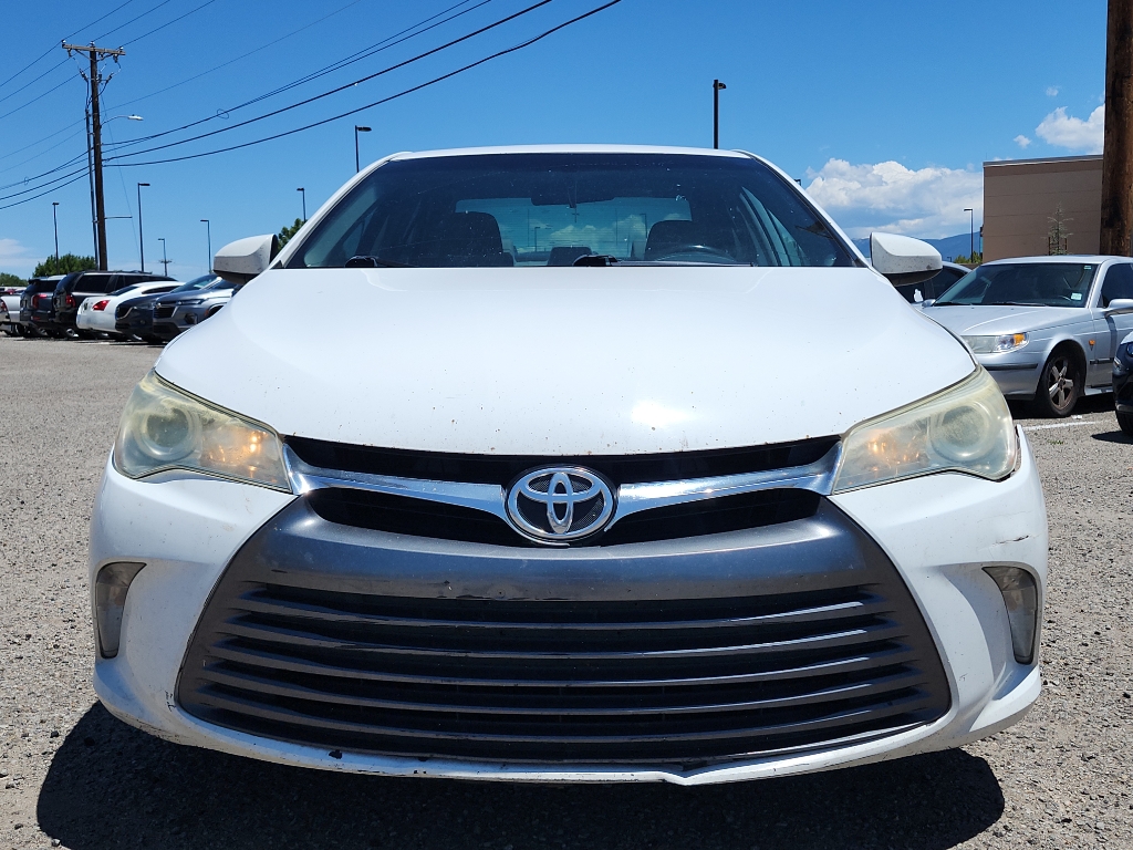 2016 Toyota Camry LE photo 2