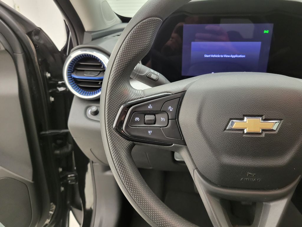 2024 Chevrolet Trax LT photo 3