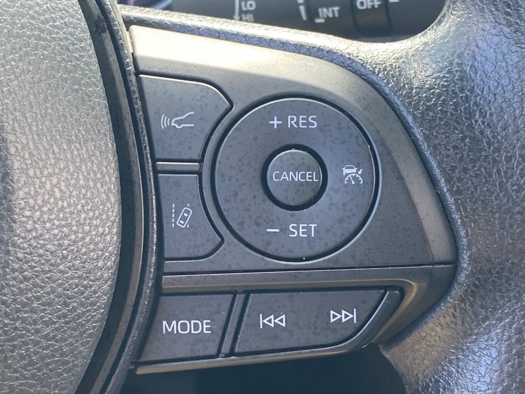 2025 Toyota RAV4 Hybrid XLE photo 24