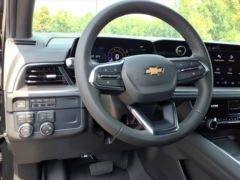 2025 Chevrolet Suburban LS photo 3