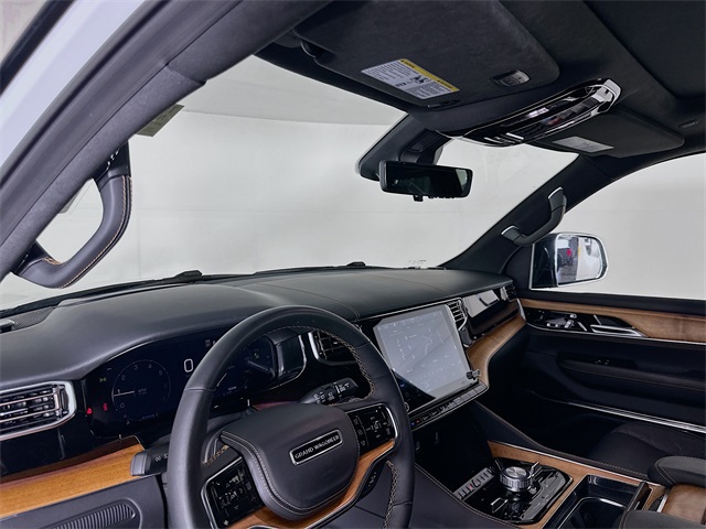 2024 Jeep Wagoneer L Series III photo 9