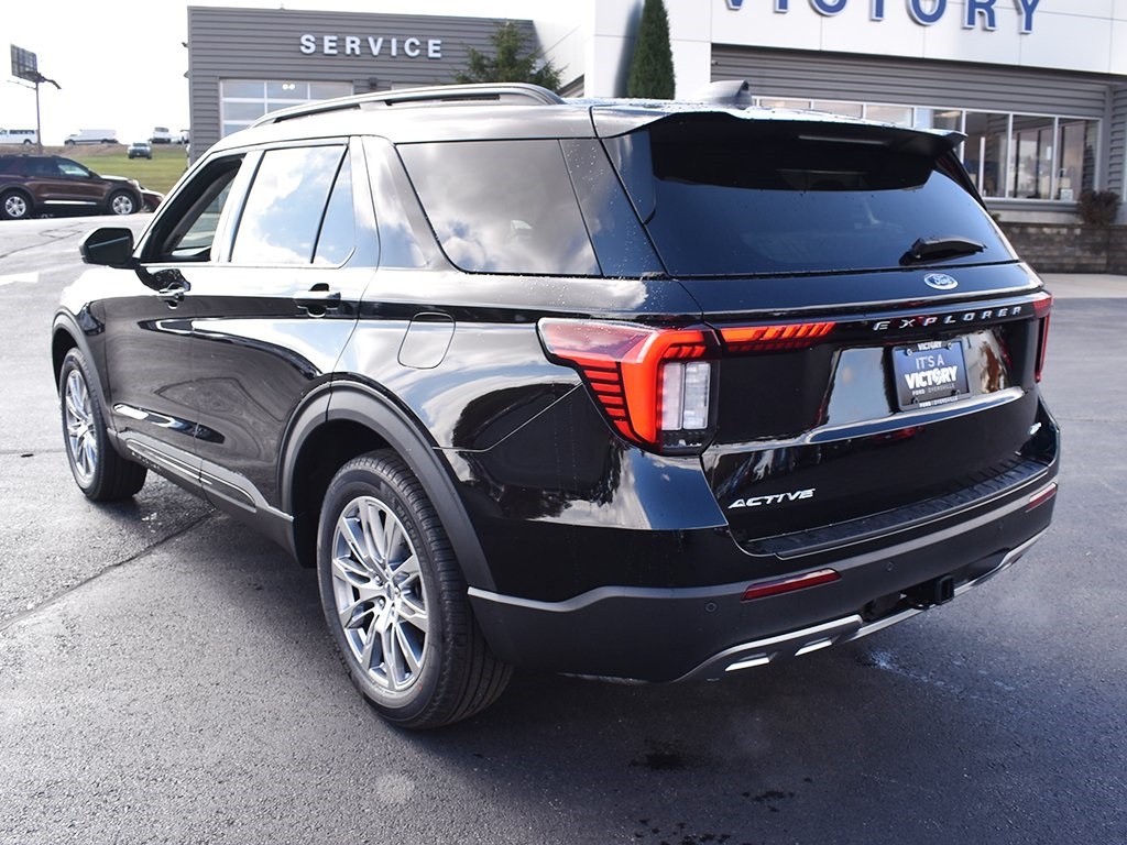 2026 Ford Explorer photo 2