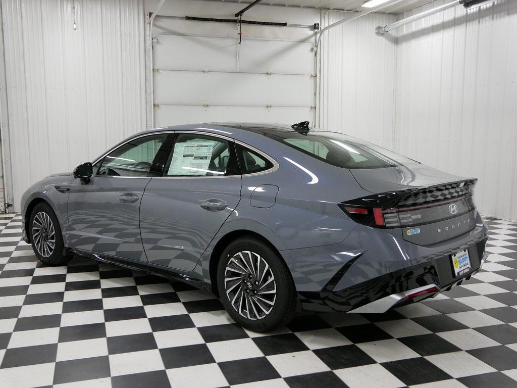2025 Hyundai Sonata Hybrid Limited photo 3