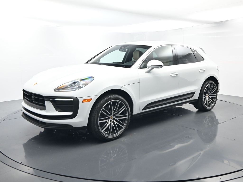 2025 Porsche Macan's photo