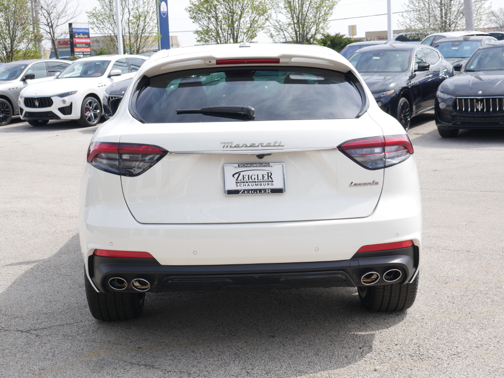 2024 Maserati Levante Modena photo 9