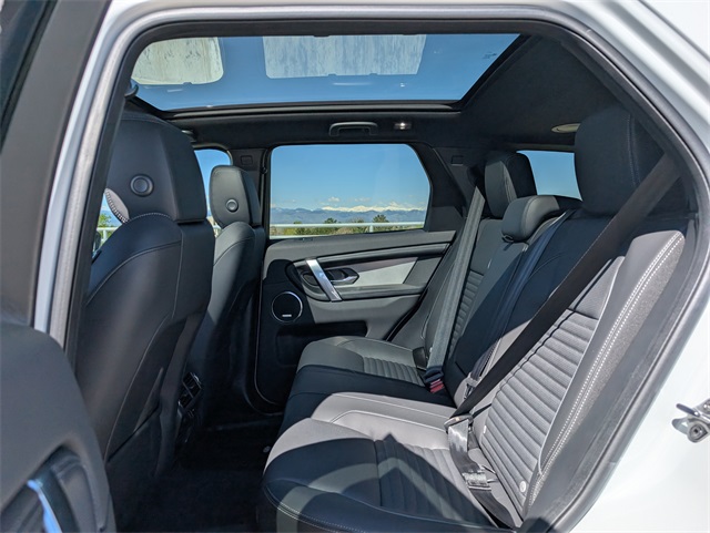 2025 Land Rover Discovery Sport SE photo 4
