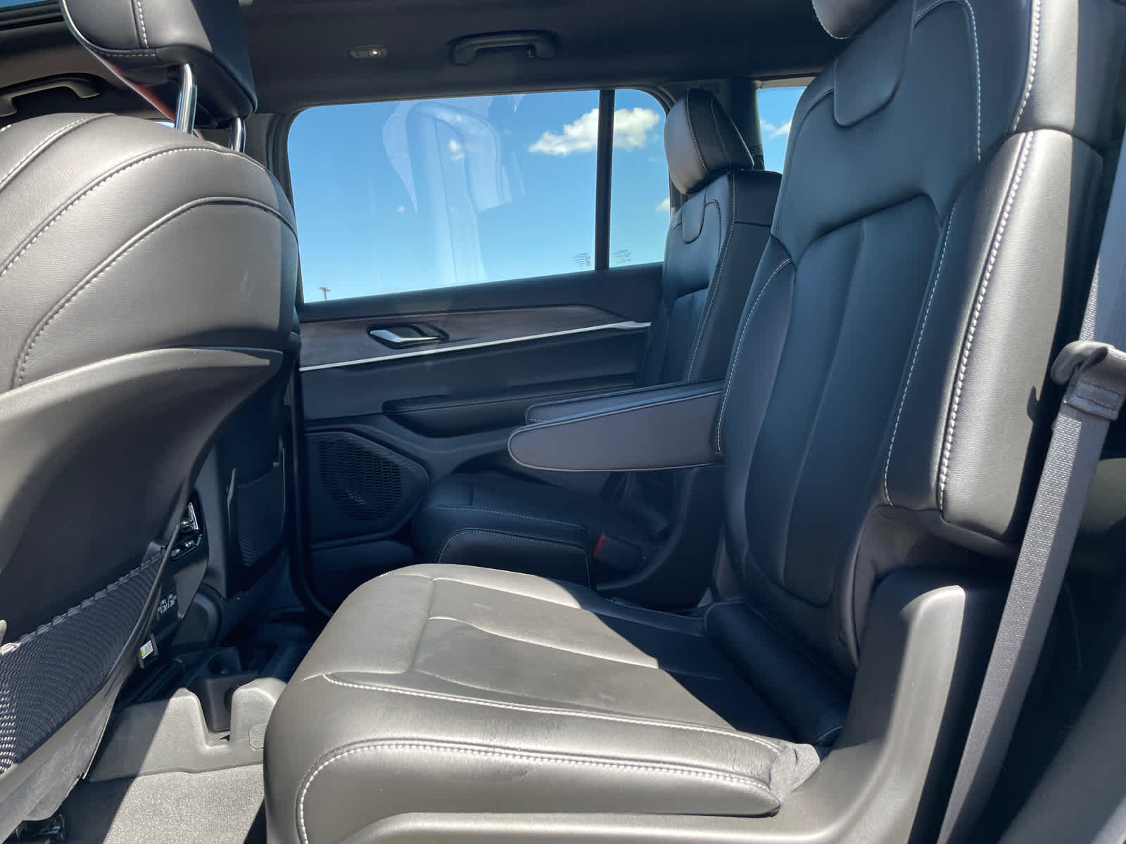 2025 Jeep Grand Cherokee Limited photo 11
