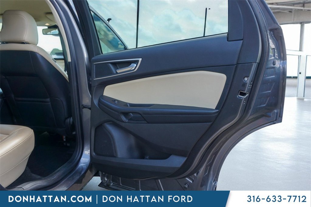 2022 Ford Edge SEL photo 23