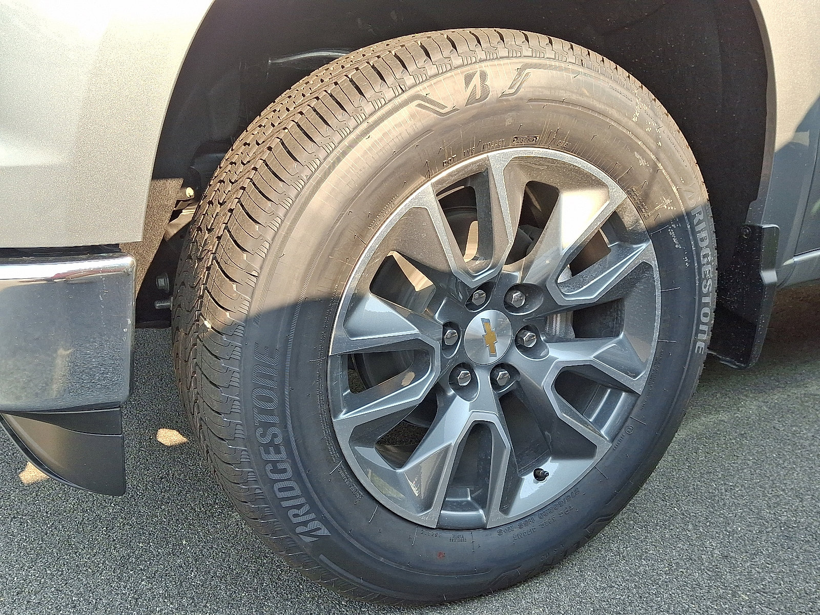 2025 Chevrolet Silverado 1500 LT photo 2
