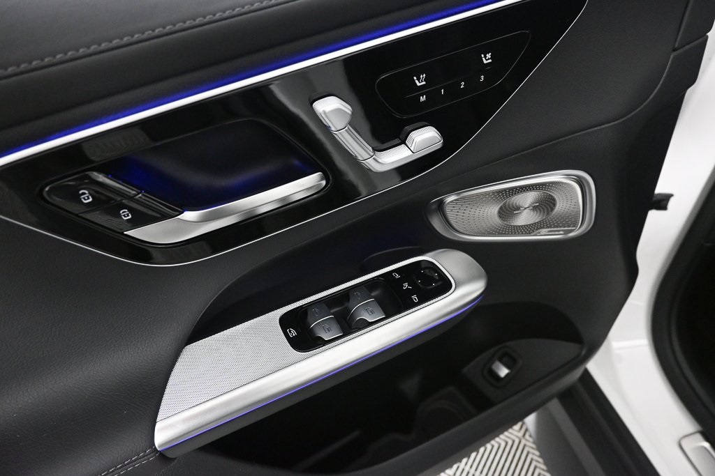 2026 Mercedes Benz GLC 300 photo 4