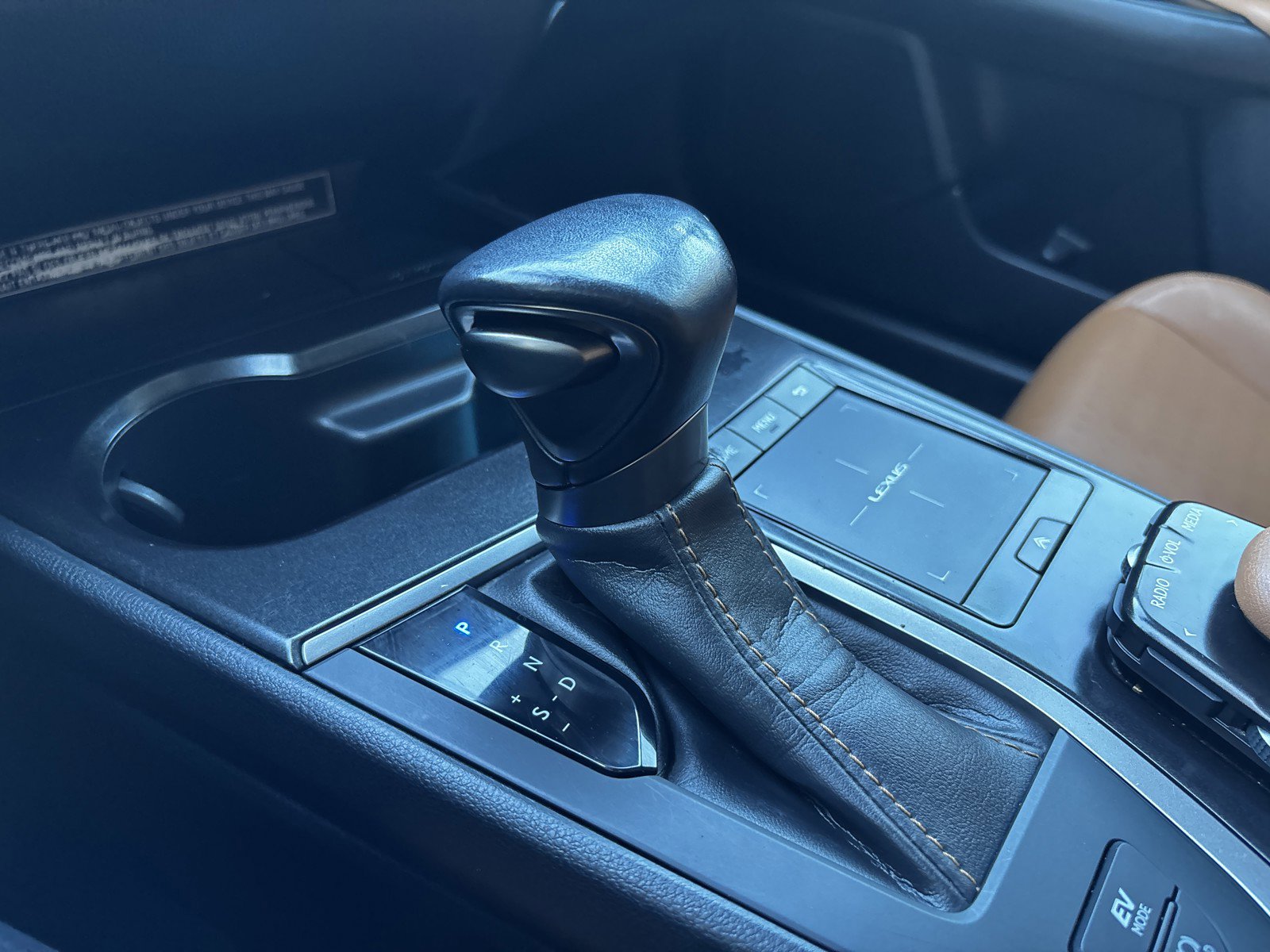 2020 Lexus UX 250h photo 11