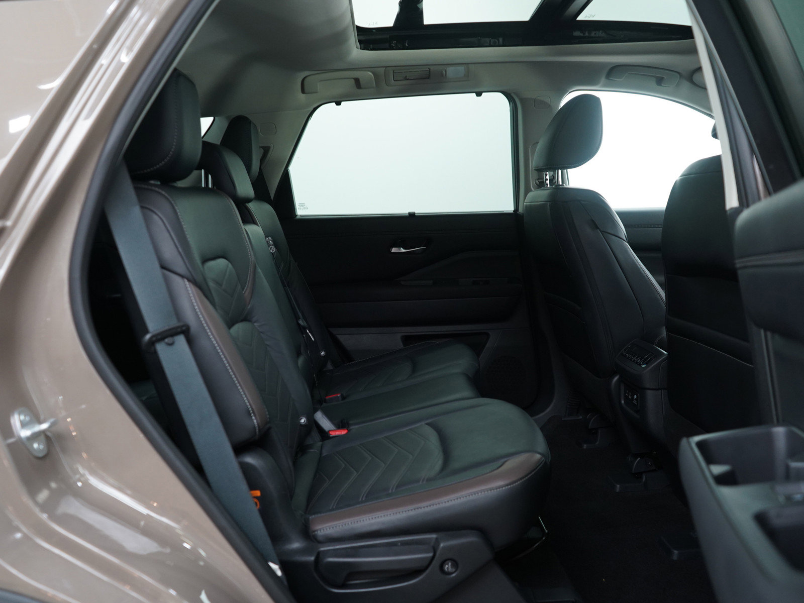 2023 Nissan Pathfinder Platinum photo 11
