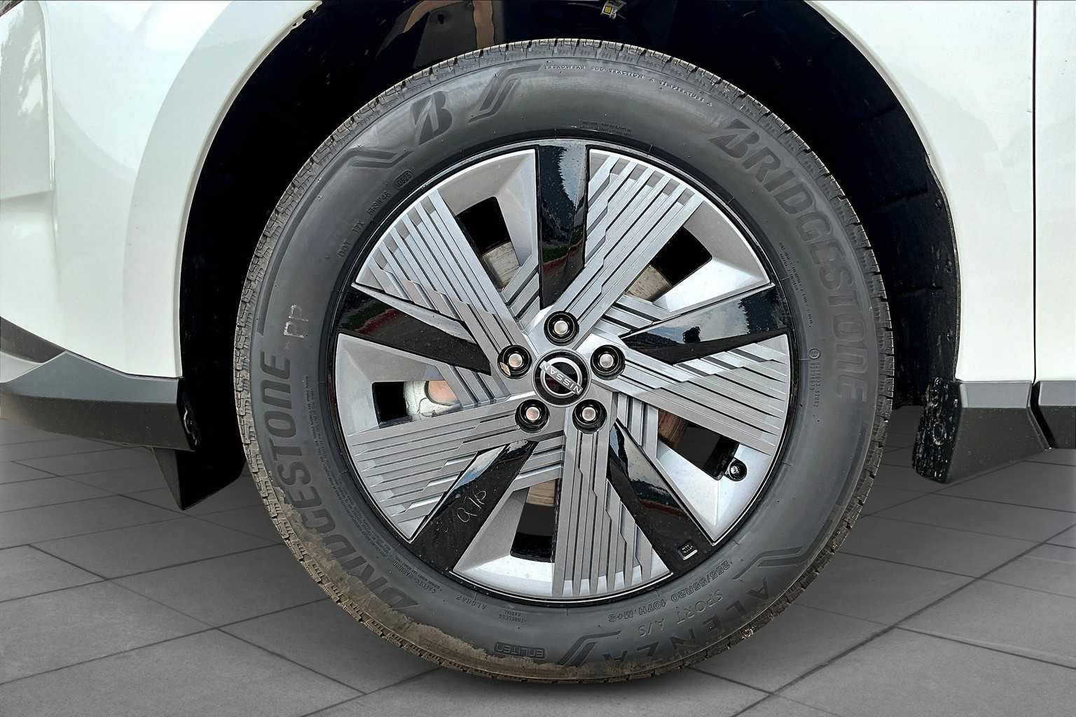 2025 Nissan Murano SL photo 8