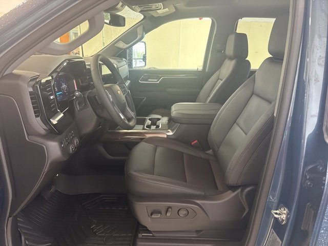 2026 Chevrolet Silverado 2500HD LT photo 3