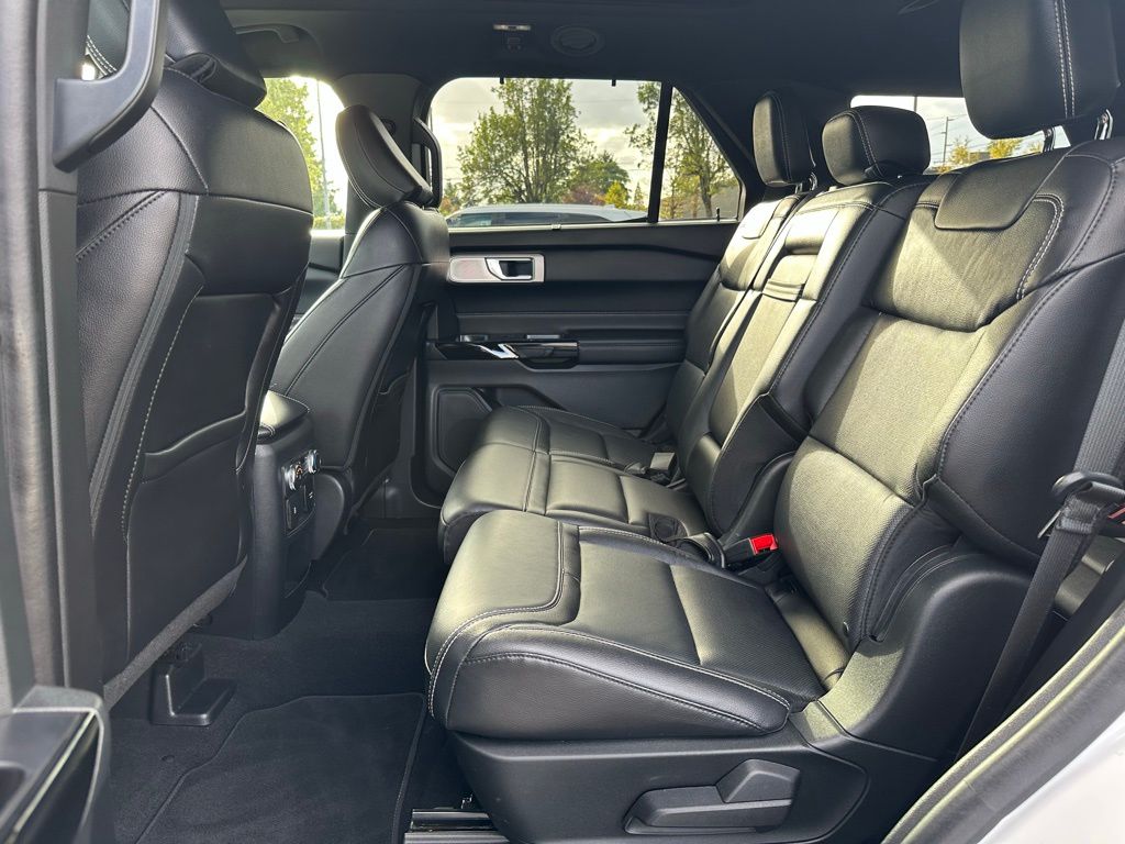 2021 Ford Explorer ST photo 14