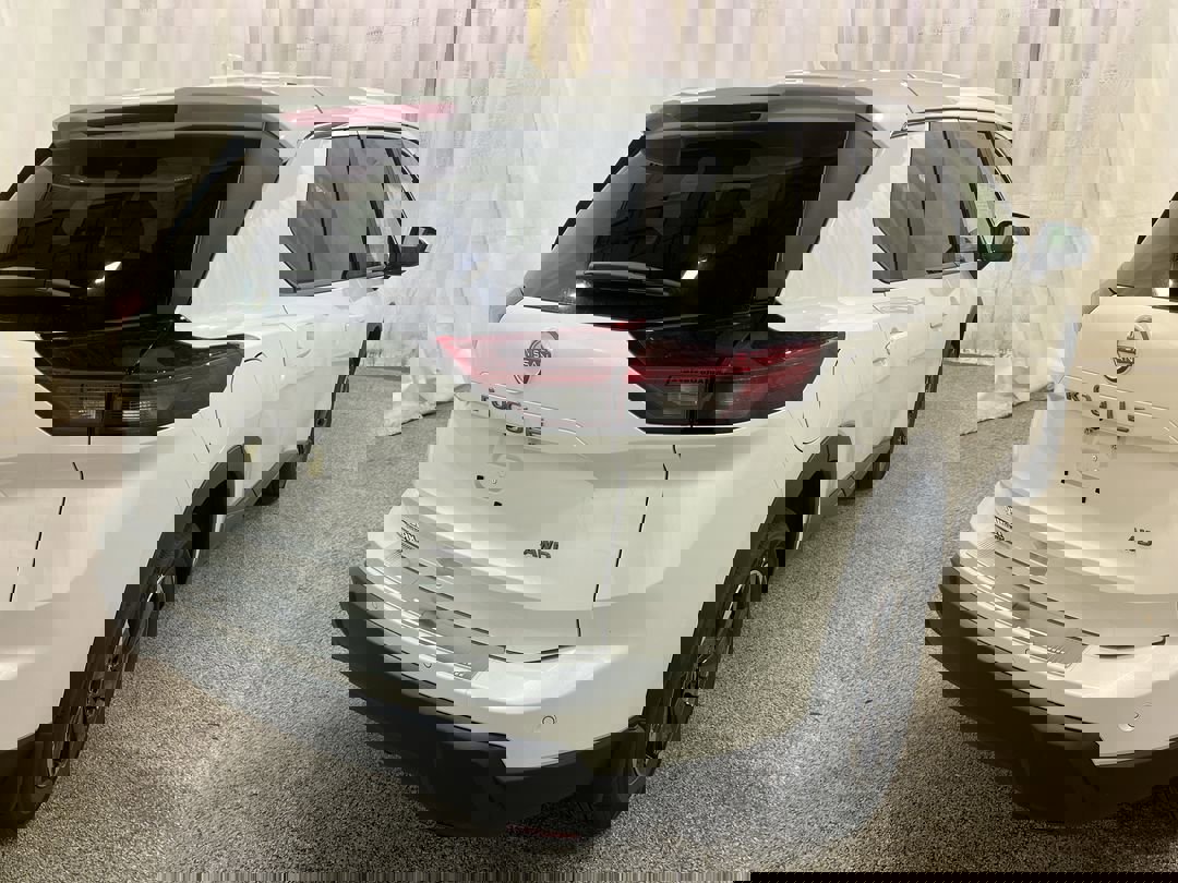 2026 Nissan Rogue SV photo 2