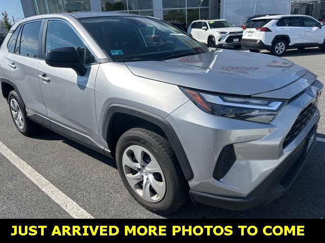 2023 Toyota RAV4 LE photo 4