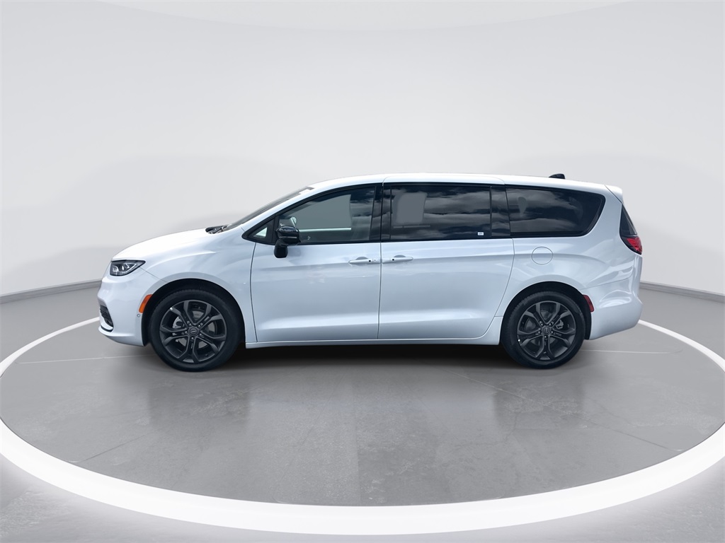 2026 Chrysler Pacifica photo 5