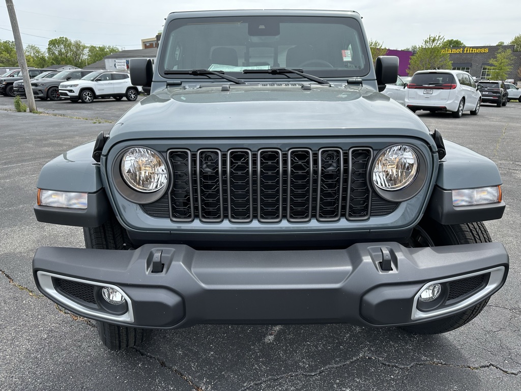 2024 Jeep Gladiator Sport photo 3