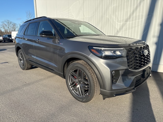 2025 Ford Explorer ST-LINE's photo