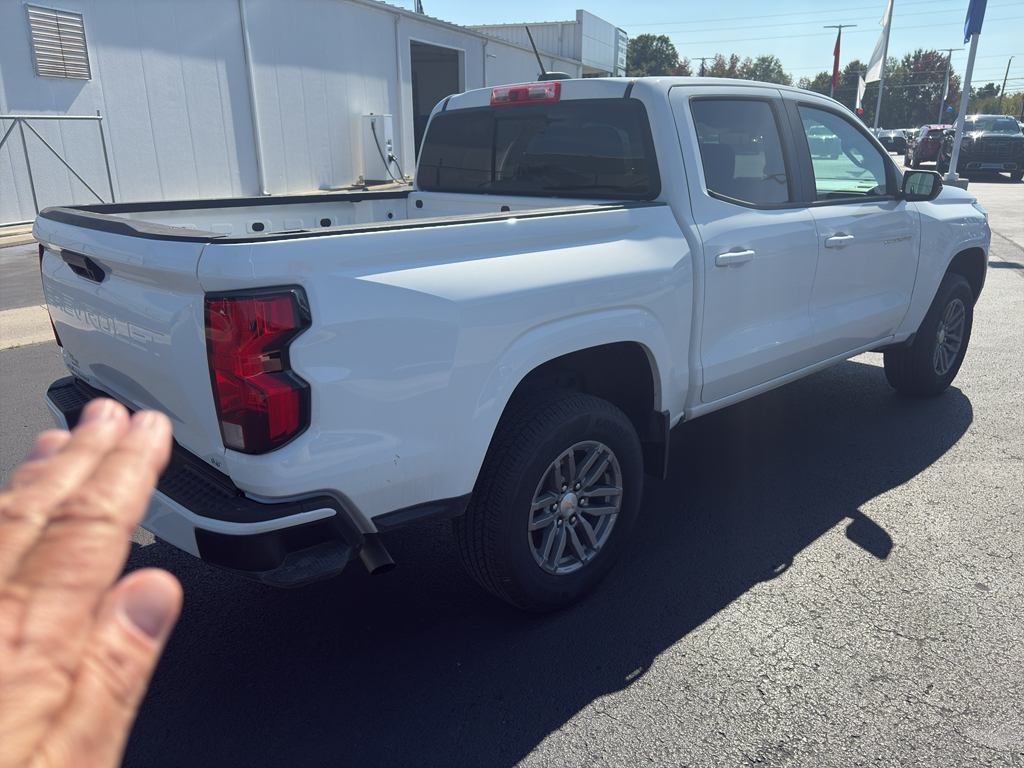 2024 Chevrolet Colorado LT photo 3