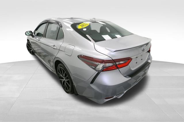 2022 Toyota Camry SE photo 9