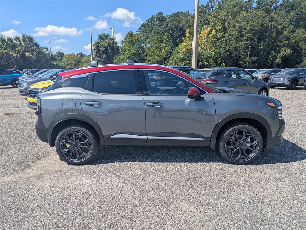 2025 Nissan Kicks SR photo 2