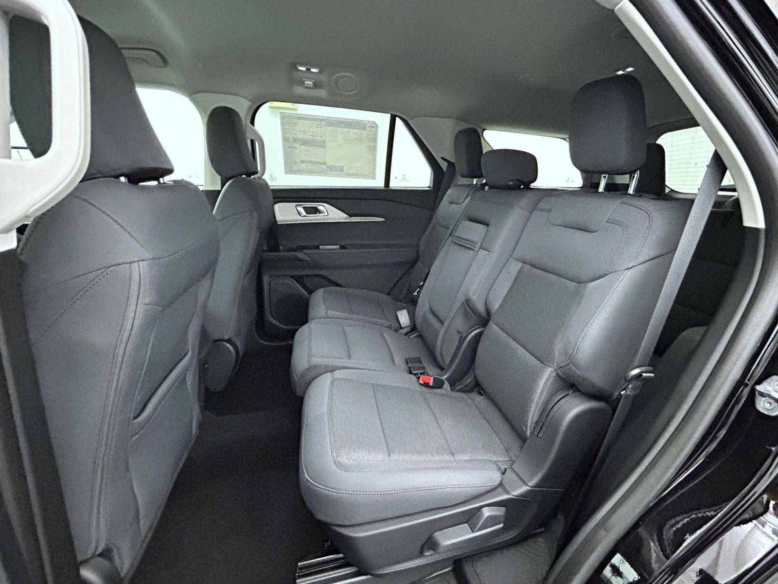 2025 Ford Explorer photo 21