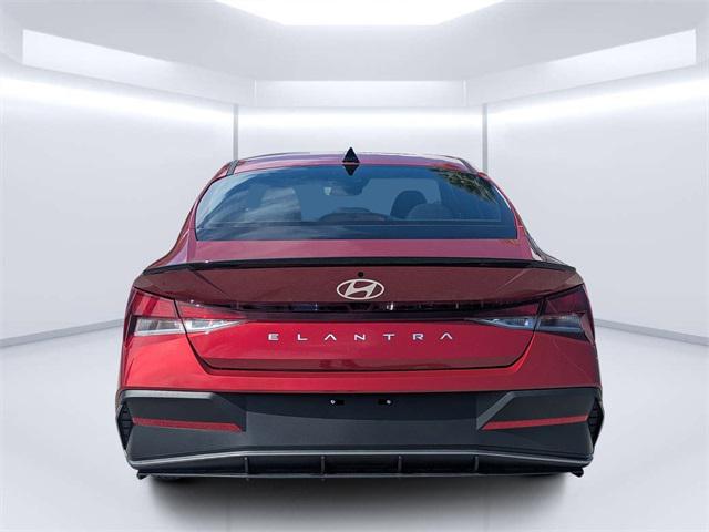 2025 Hyundai Elantra SEL Sport photo 4