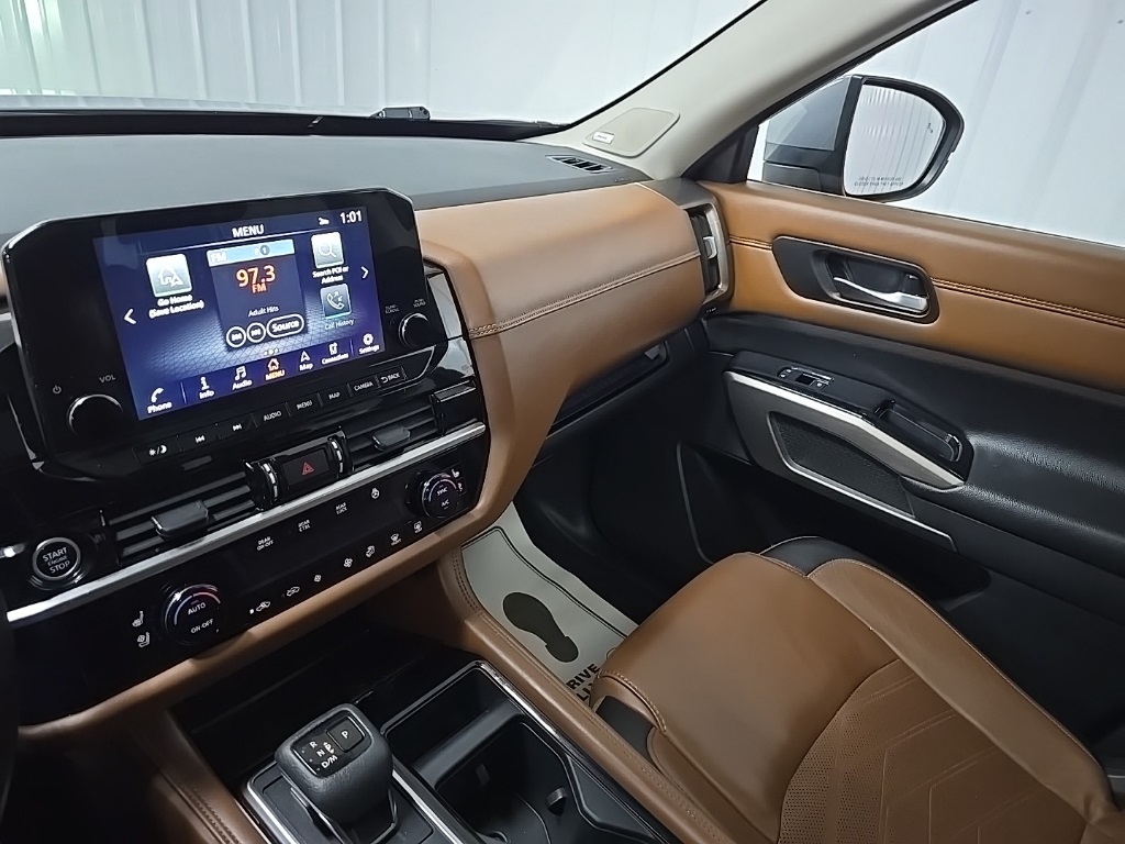 2023 Nissan Pathfinder Platinum photo 26