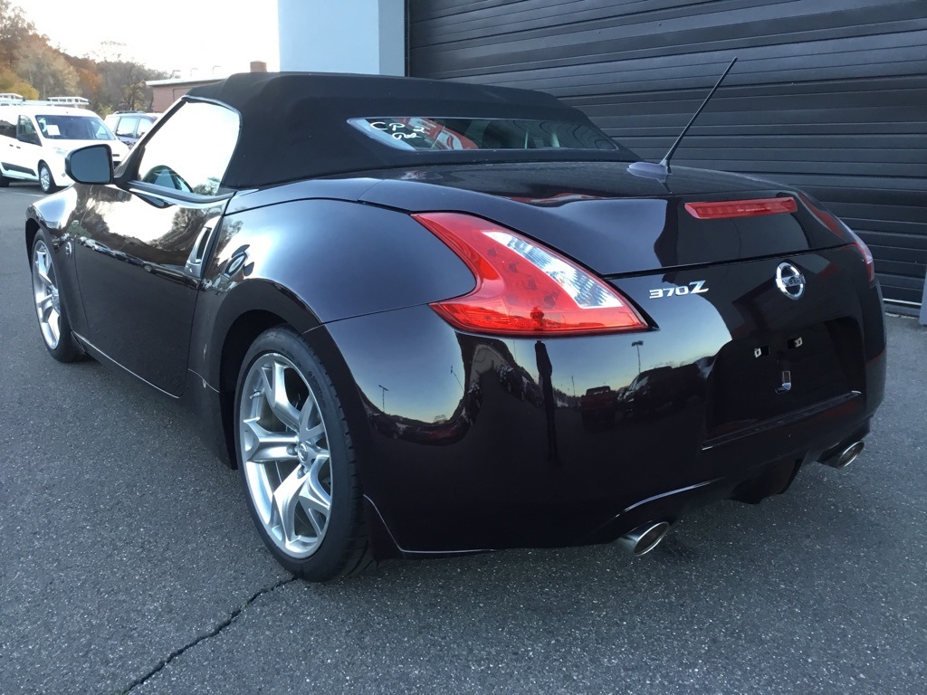 2010 Nissan 370Z Touring photo 2