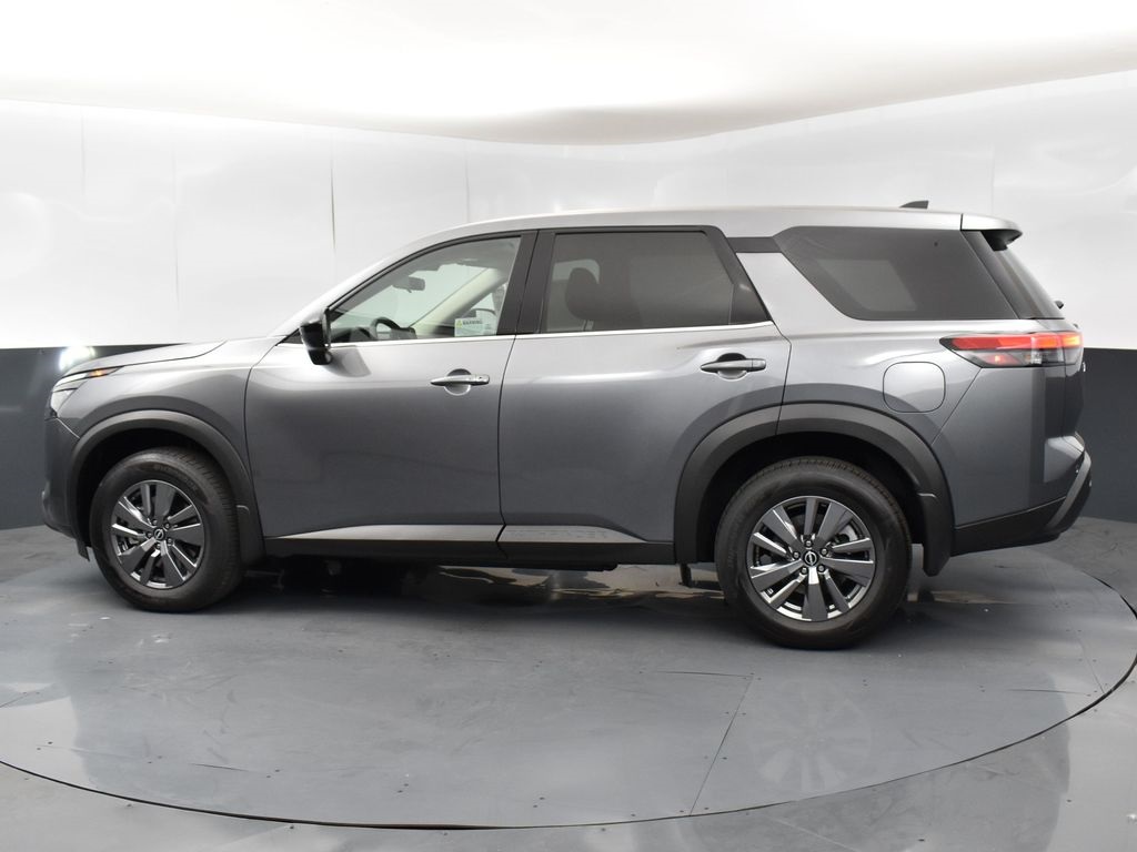 2025 Nissan Pathfinder S photo 5