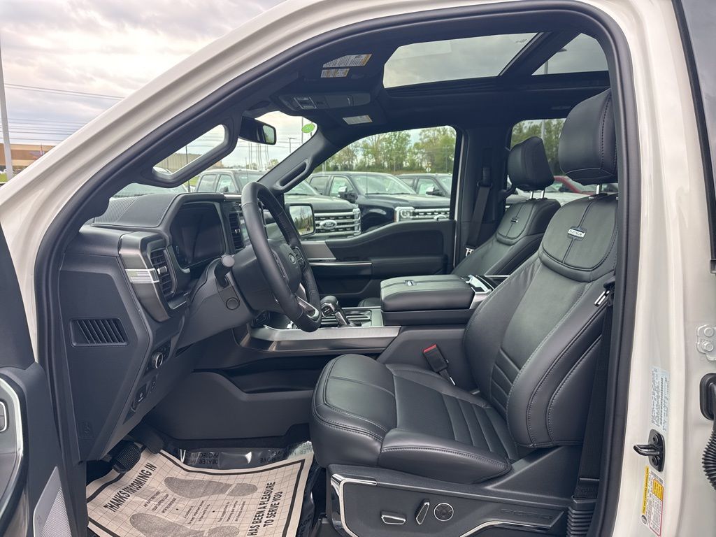 2025 Ford F-150 Platinum photo 13