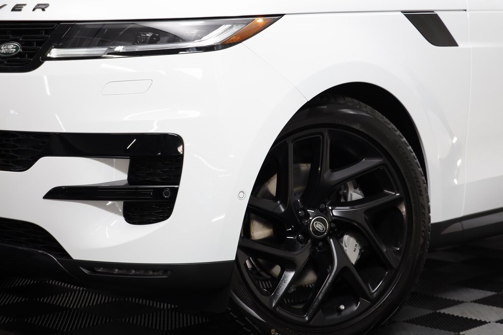 2025 Land Rover Range Rover Sport SE photo 3
