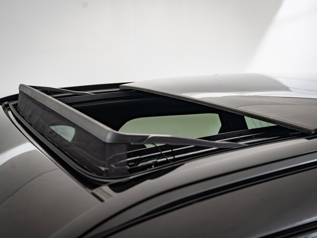 2026 Land Rover Range Rover Velar SE photo 13