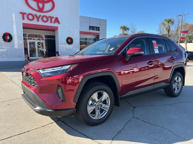 2025 Toyota RAV4 XLE's photo