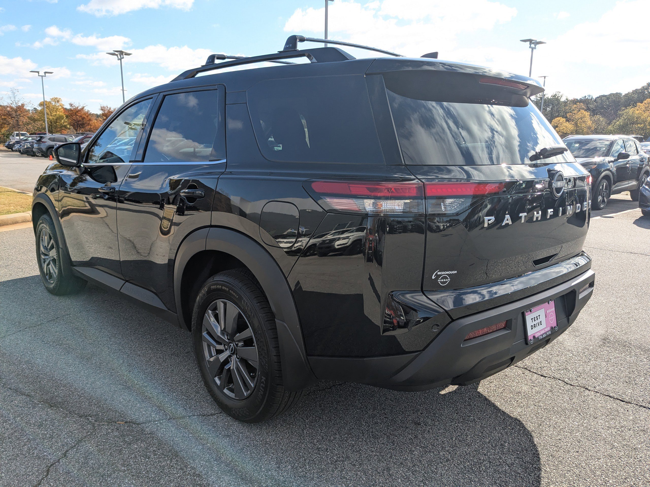 2025 Nissan Pathfinder SV photo 2