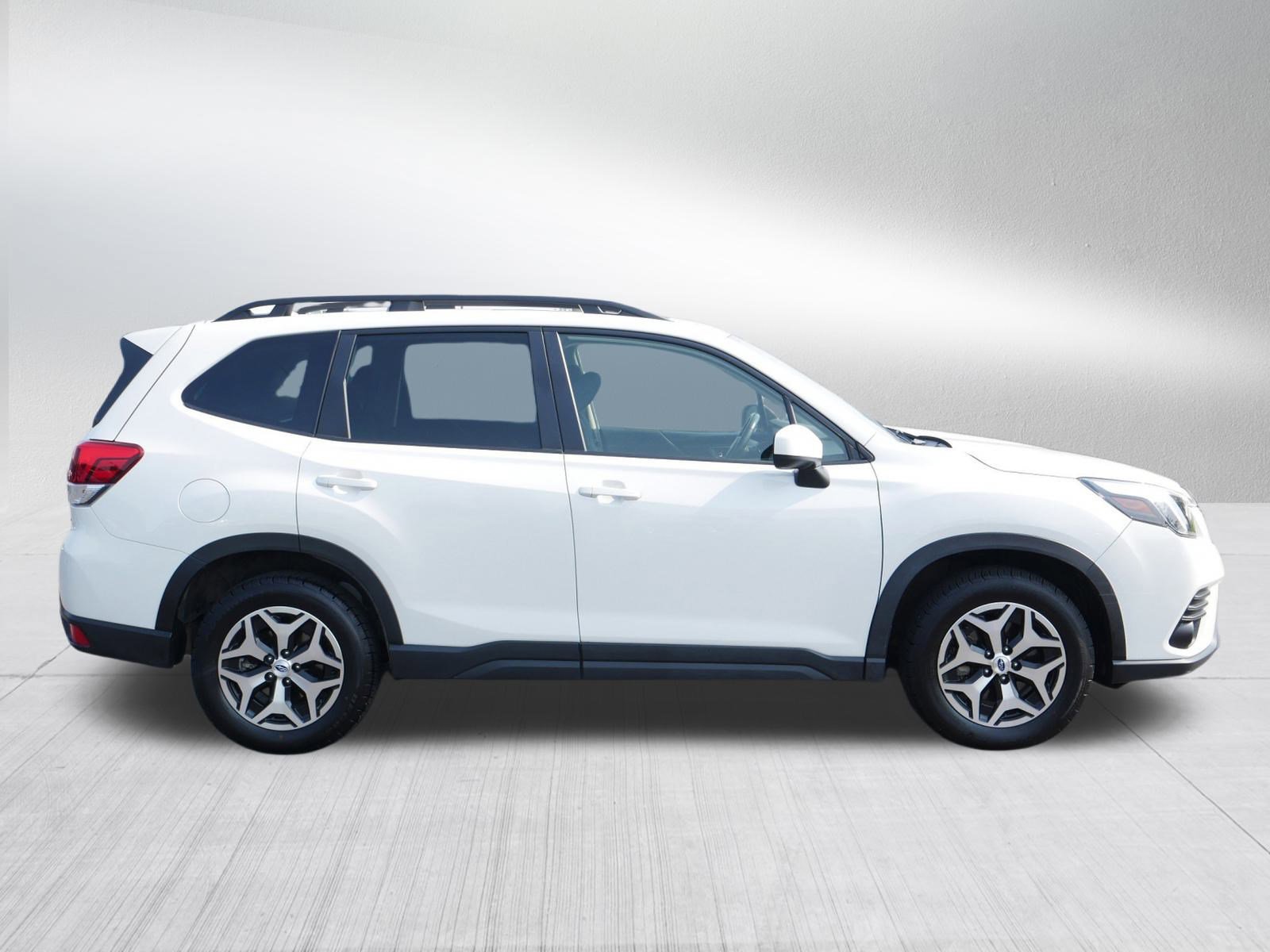 2023 Subaru Forester Premium photo 2