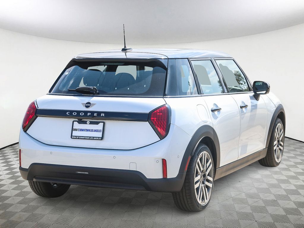 2026 Mini Cooper 4 Door Hardtop Iconic photo 4
