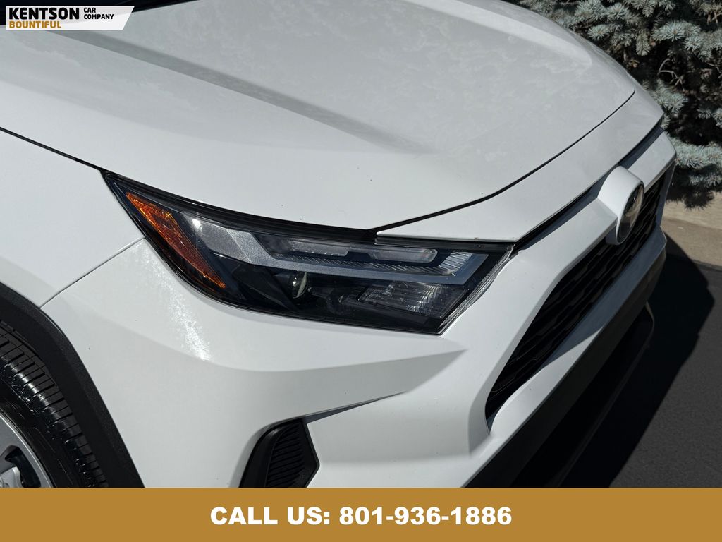 2024 Toyota RAV4 LE photo 12