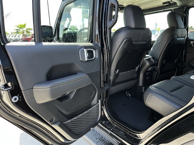 2025 Jeep Wrangler Sahara photo 14