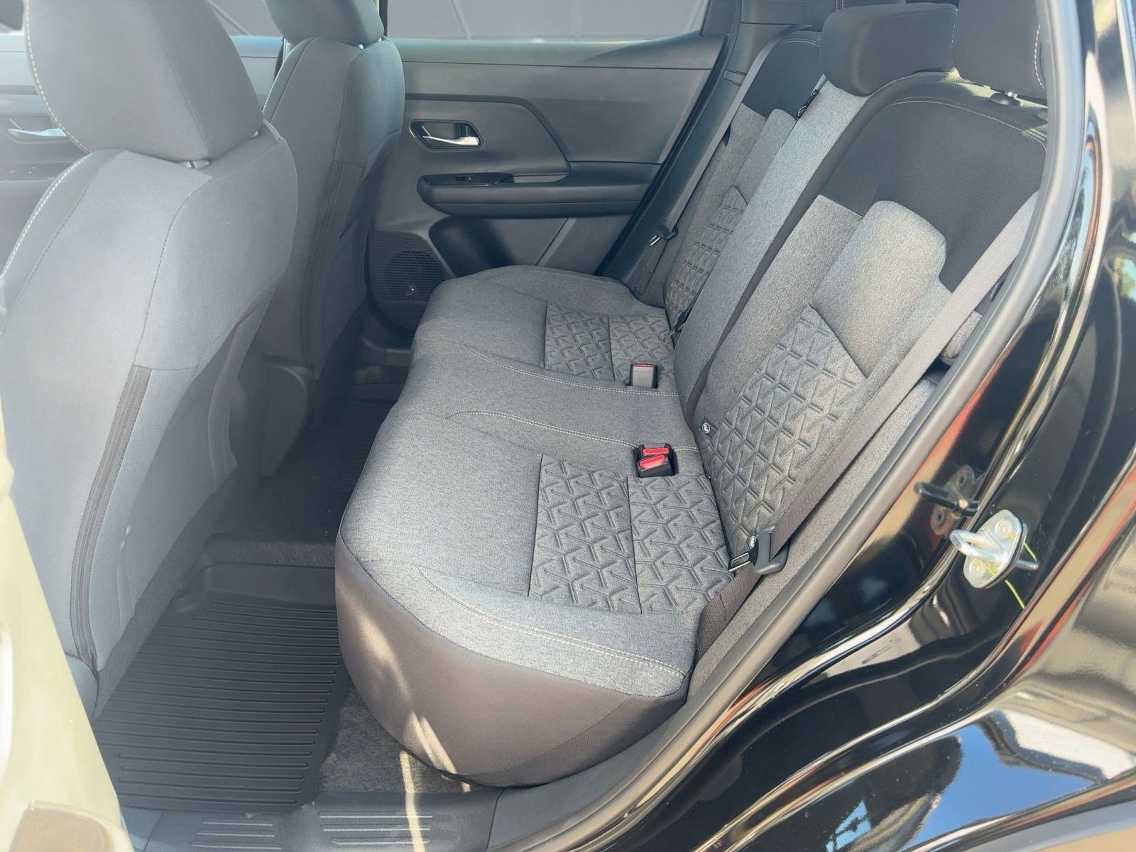 2026 Nissan Kicks SV photo 12