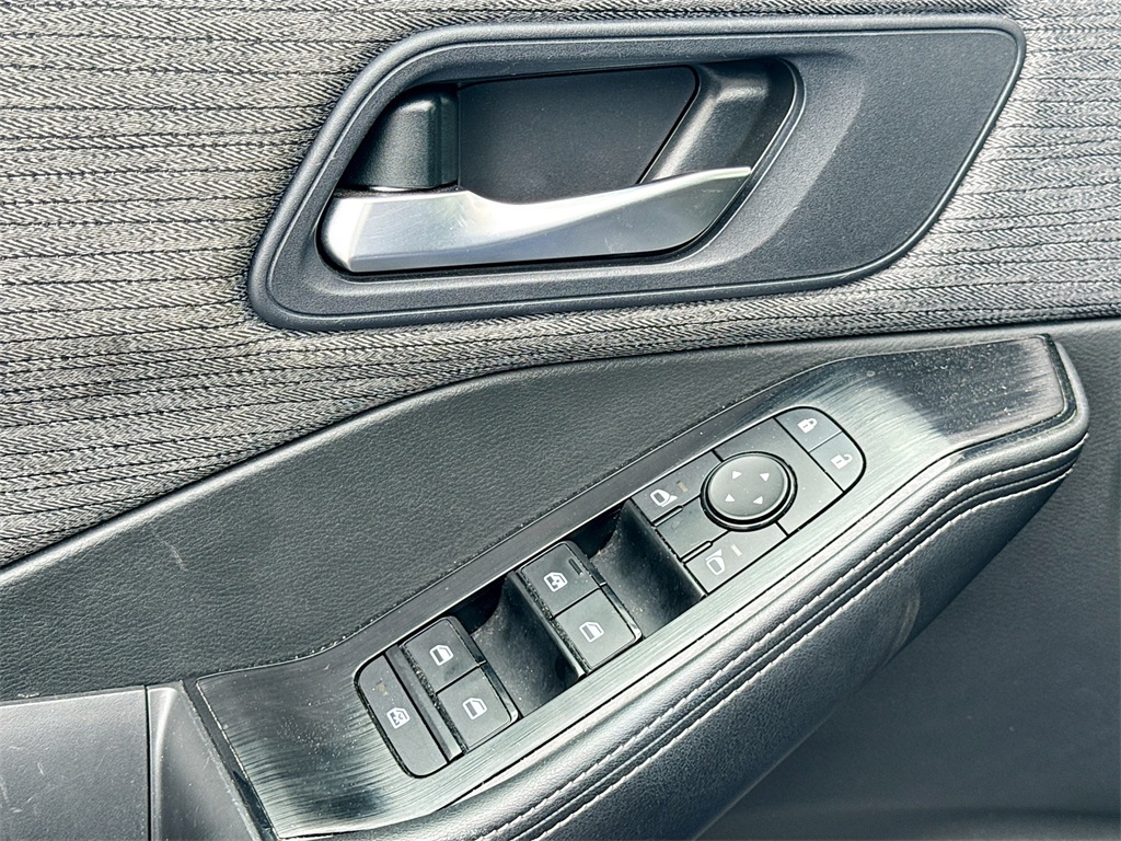 2023 Nissan Rogue SV photo 19