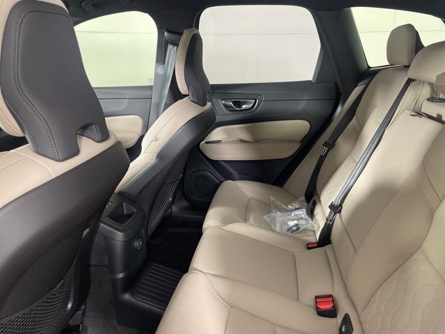 2026 Volvo XC60 T8 Plus photo 34