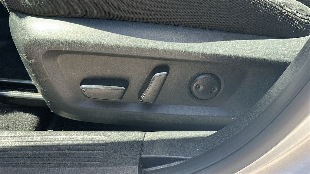 2023 Nissan Rogue SV photo 11