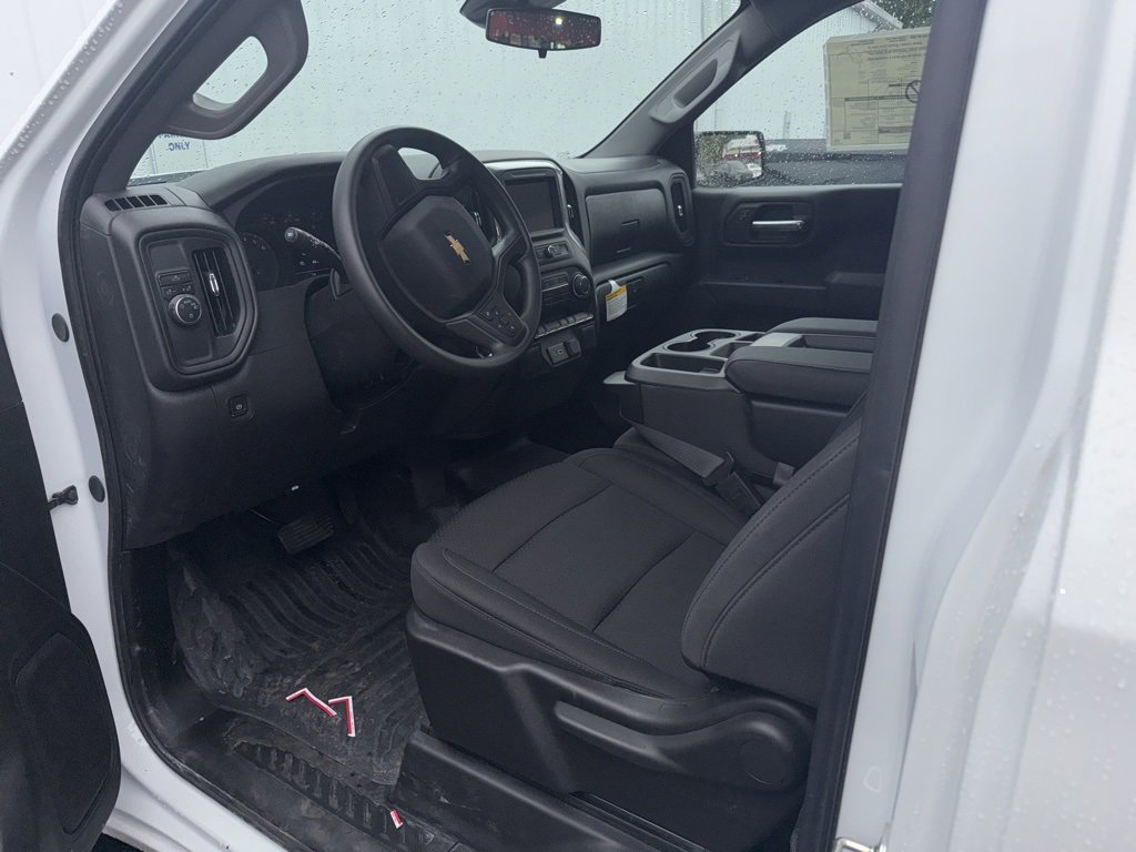 2025 Chevrolet Silverado 1500 photo 2