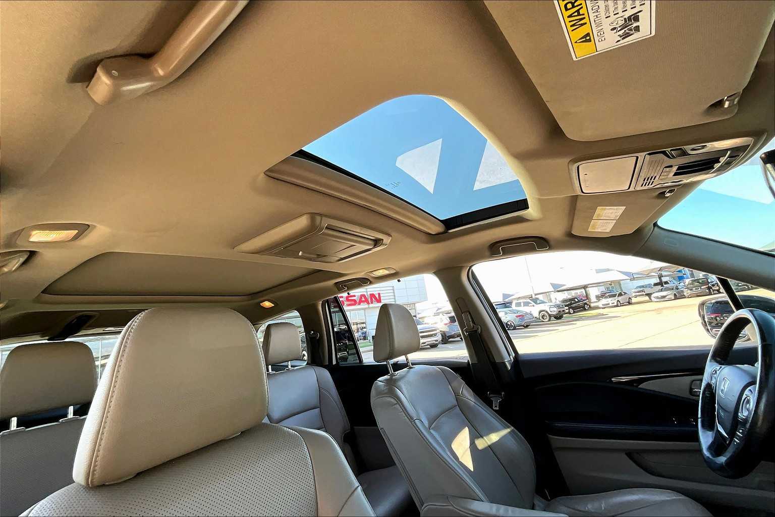 2018 Honda Pilot Elite photo 12