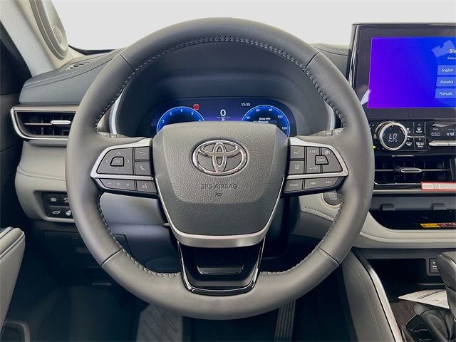 2025 Toyota Highlander Limited photo 14